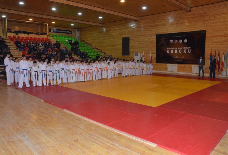 “Zirvə” beynəlxalq idman klubunun karateçilərinə Dan sertifikatları verilib