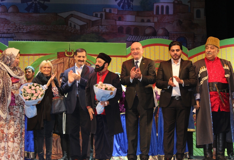 Türkiyəli qonaqlar Musiqili Teatrda tamaşaya baxıb