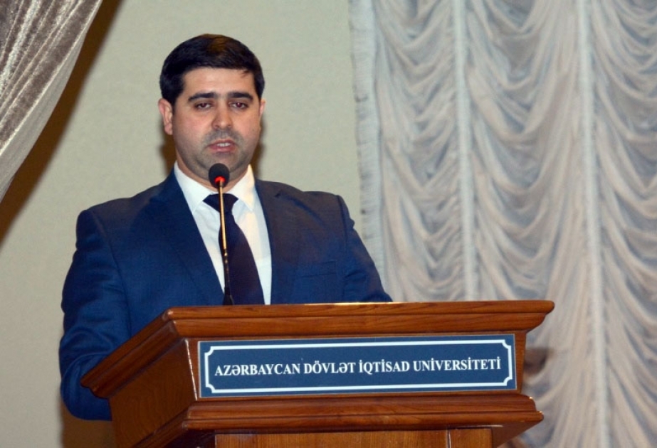 Uzun müddət vergi orqanlarında çalışmış mütəxəssis tələbələrə təcrübəsindən danışıb