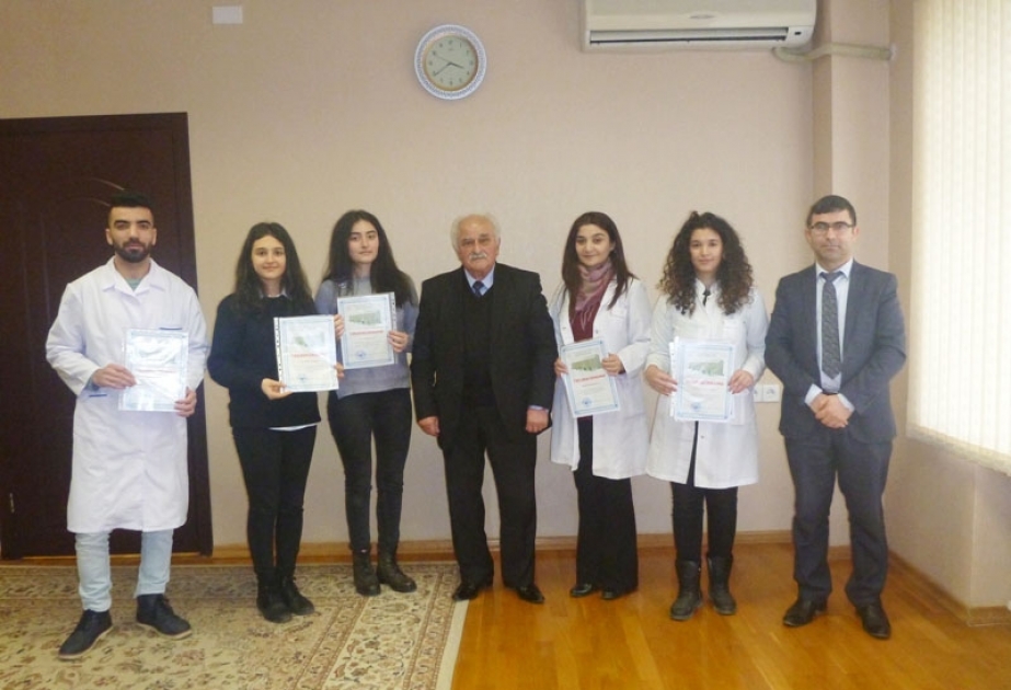 Aşqarlar Kimyası İnstitutunda məktəblilərin laboratoriyalarla tanışlığına şərait yaradılır
