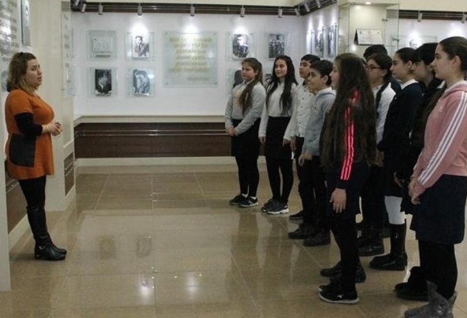 Şagirdlər Yasamal rayon Heydər Əliyev Mərkəzi ilə tanış olublar