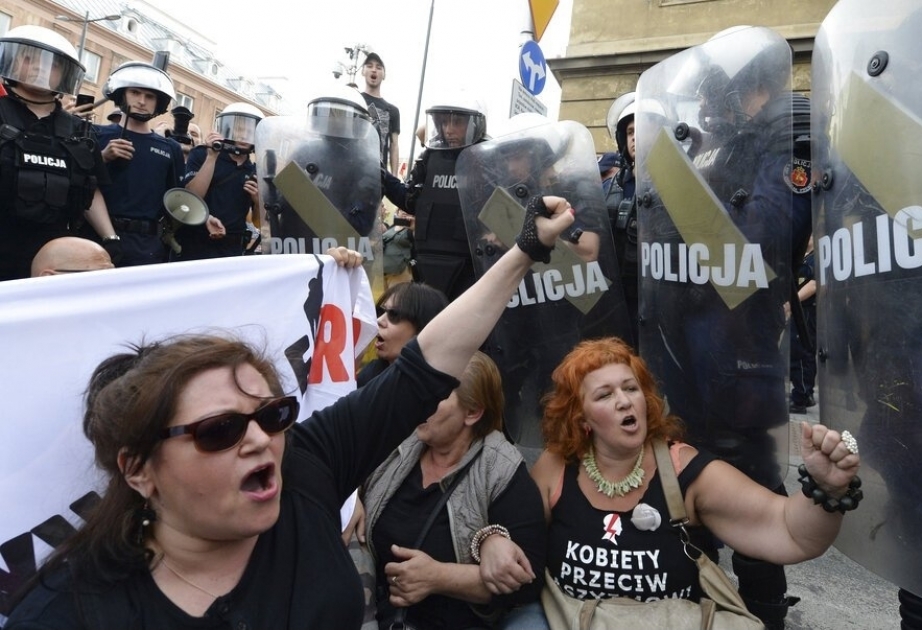 Qdansk merinin qətlindən sonra Polşada siyasi uçurum dərinləşir