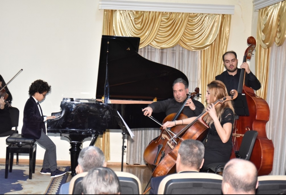Musiqi məktəbinin şagirdlərinin ifasında dünya bəstəkarlarının əsərləri dinlənilib