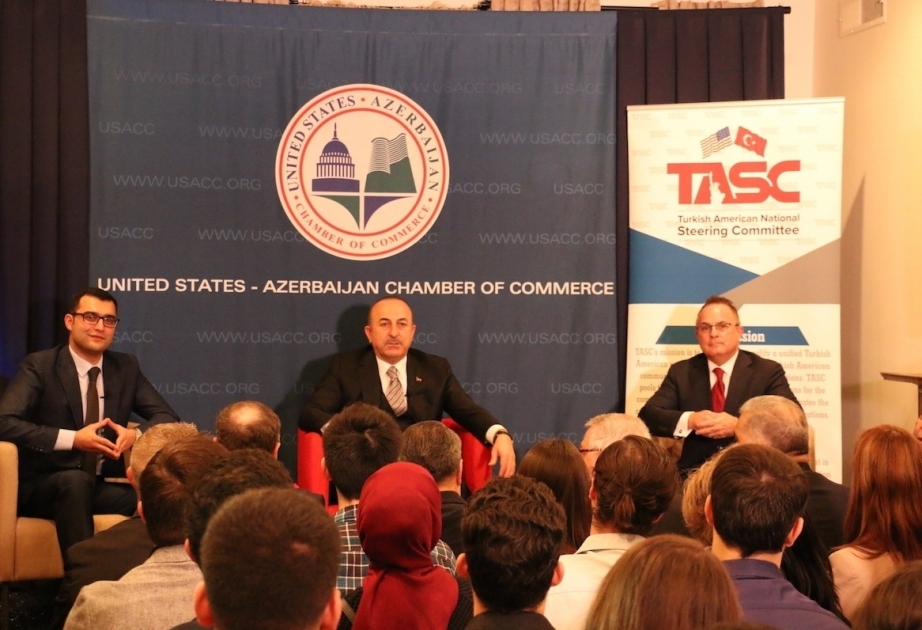 Mevlut Cavusoglu a eu une rencontre avec les étudiants azerbaïdjanais et turcs