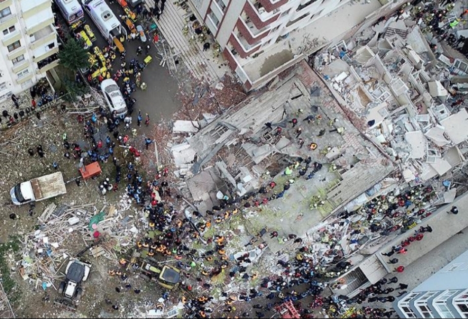 İstanbulda çökən binanın dağıntıları altından 16 yaşlı oğlan xilas edilib