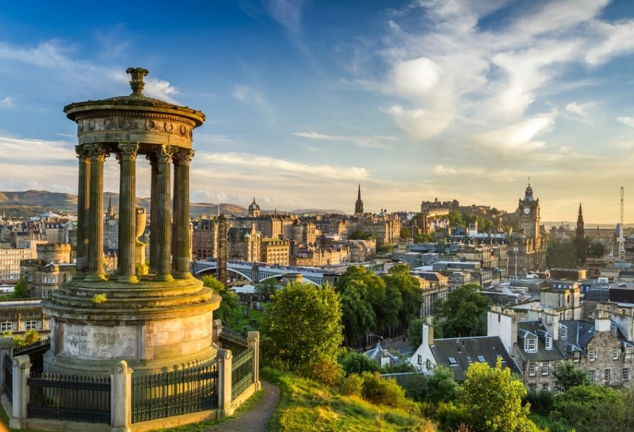 Эдинбург первым из британских городов введет туристический налог в 2 фунта