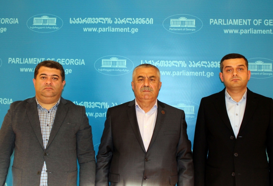 Diputados del partido gobernante georgiano protestan contra la puesta del busto al terrorista armenio