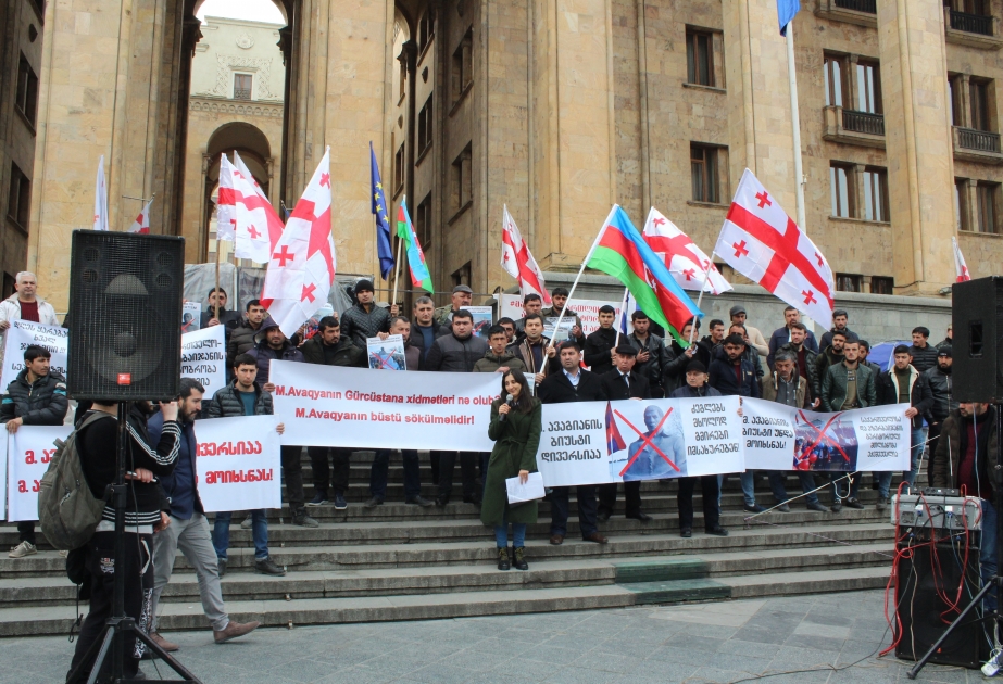 Acción de protesta ante el Parlamento georgiano