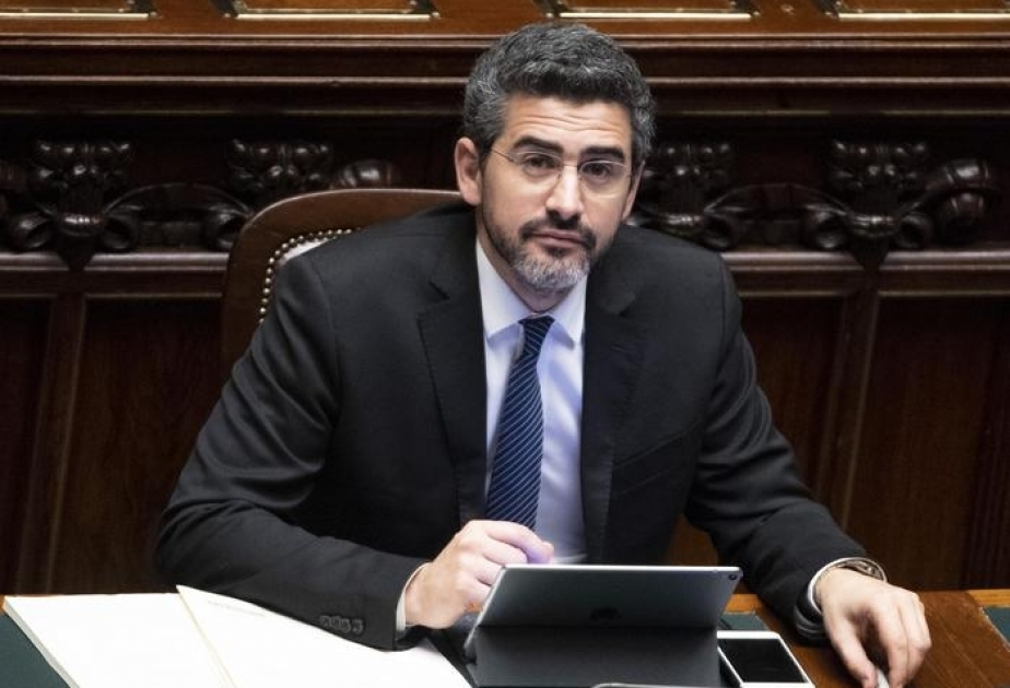 İtaliya Senatına parlamentin 345 üzvünün ixtisarı haqqında qanun layihəsi göndərilib