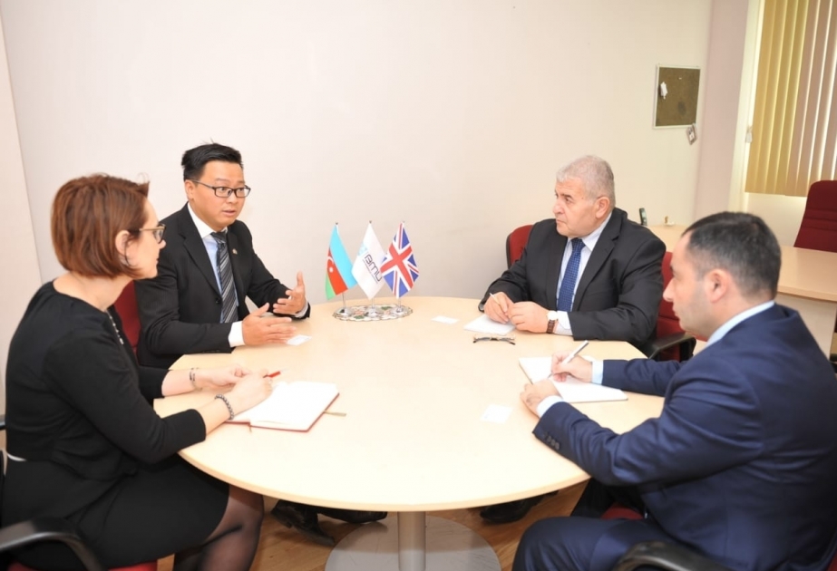 En la Universidad azerbaiyana se discutieron el otorgamiento de los diplomas