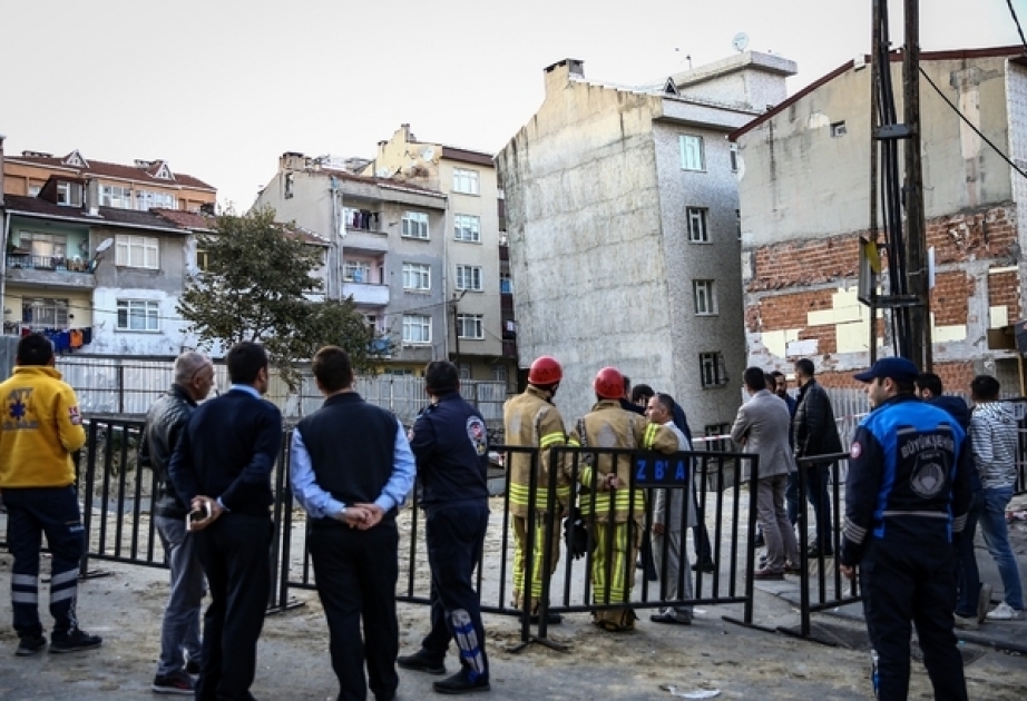 İstanbulda çökmə riski olan 4 binanın sakinləri təxliyə edilib