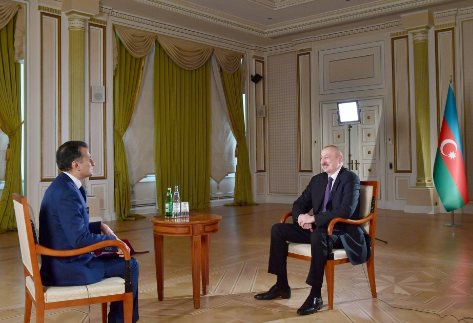 Präsident Ilham Aliyev gibt Interview für Real TV