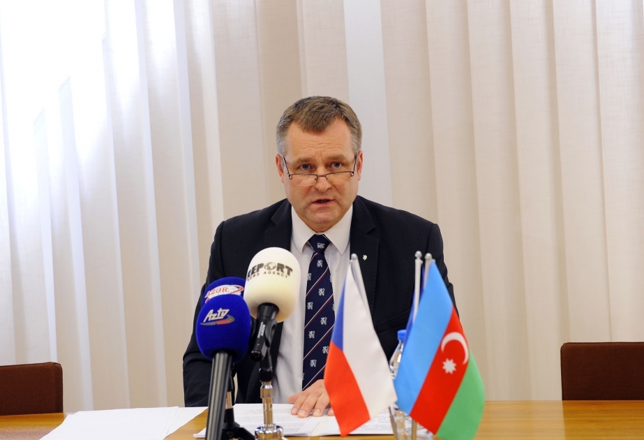 Circulación comercial entre la República Checa y Azerbaiyán