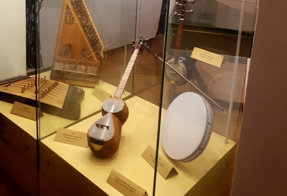 Instrumentos musicales de Azerbaiyán se exhiben en Grecia