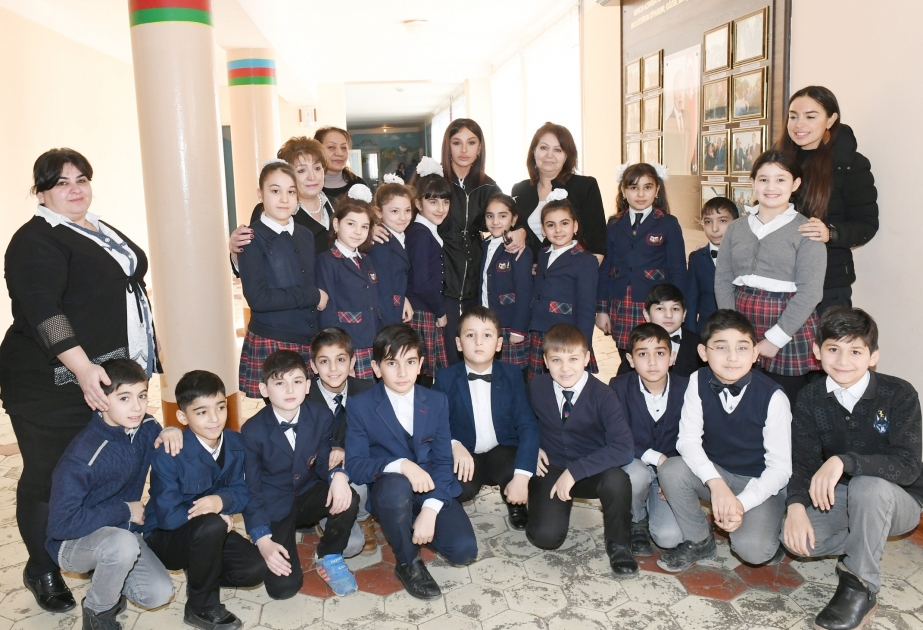 Erste Vizepräsidentin Aserbaidschans Mehriban Aliyeva besucht Schule Nr.18 in Ganja