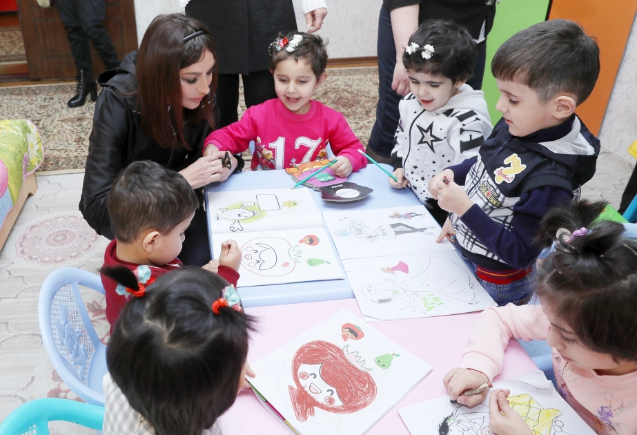 Erste Vizepräsidentin Mehriban Aliyeva besucht Kinderheim in Ganja