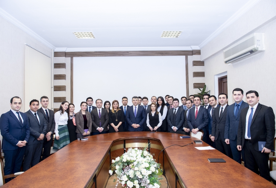 İnam Kərimov Kənd Təsərrüfatı Nazirliyinin xaricdə təhsil almış əməkdaşları ilə görüşüb