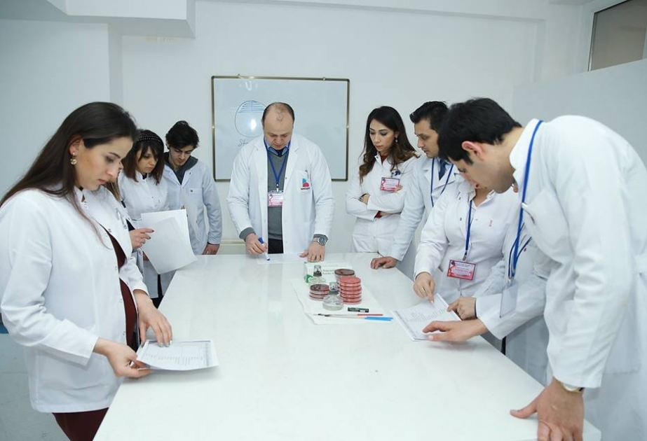 Azərbaycan Tibb Universitetində “Praktik ümumi tibbi mikrobiologiya” kursu keçirilib