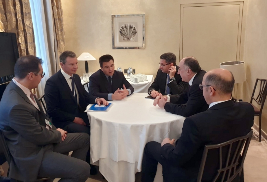 Se tocó a los problemas de transporte de los portadores de energía de Azerbaiyán a Ucrania