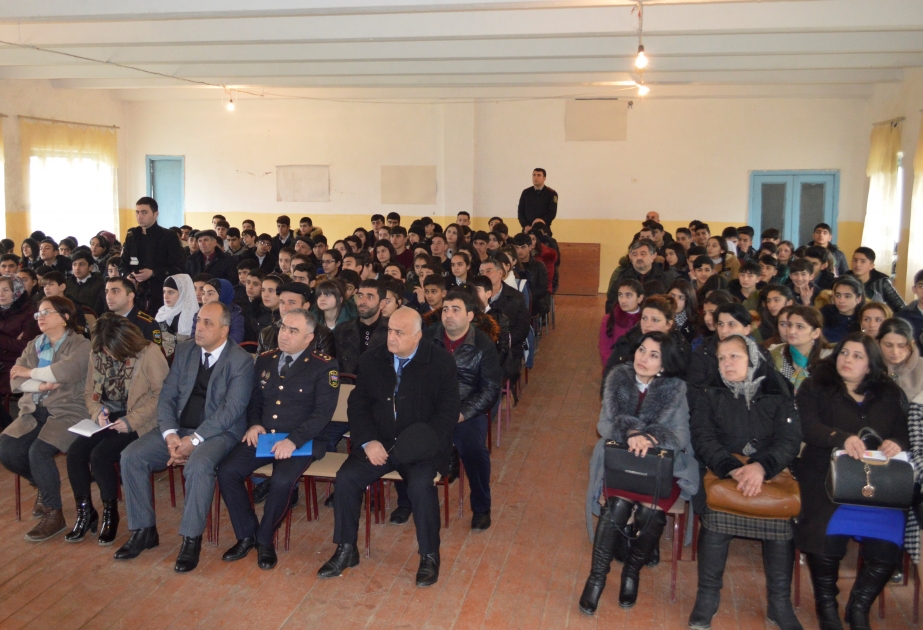 Lənkəran polisi məktəbliləri narkomaniya, erkən nikah və dini radikalizmin təhlükələri mövzularında maarifləndirib