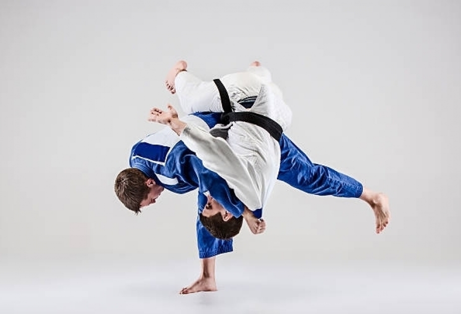 4 judocas azerbaiyanos pisan el tatami en el primer día de la competición