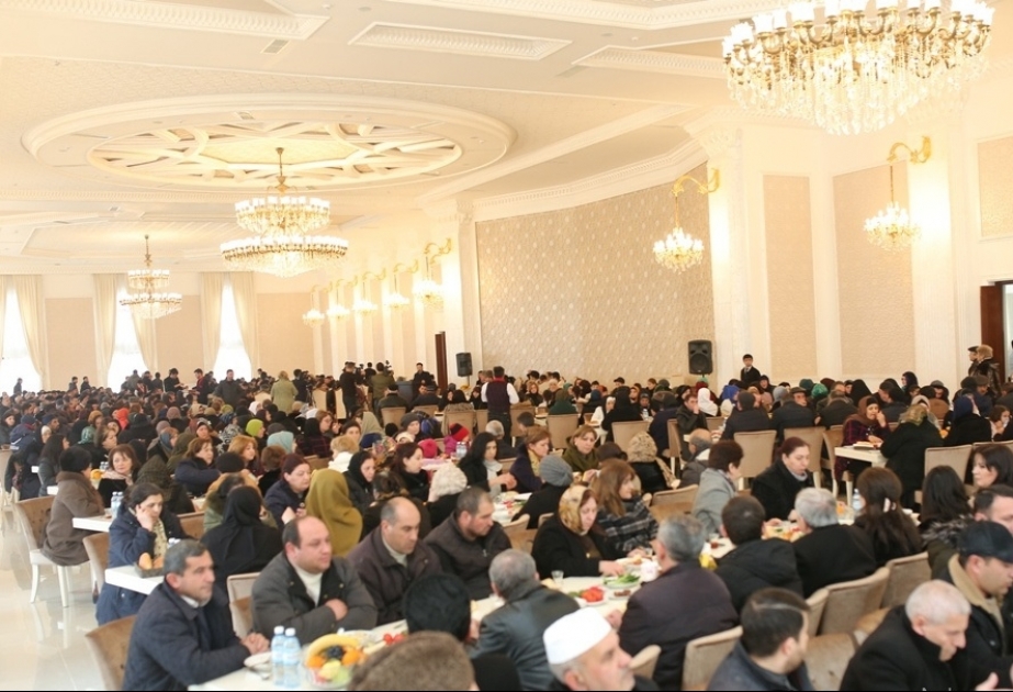 Gəncənin "İmamzadə" dini kompleksində ehsan süfrəsi açılıb