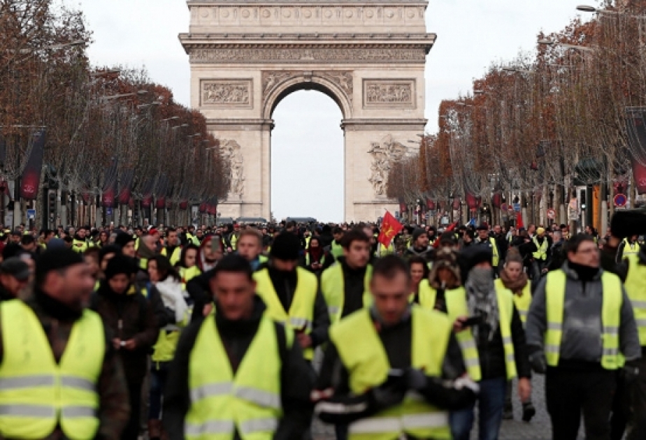 Fransada “sarı jiletlər” etiraz aksiyasının üç ayını qeyd edirlər VİDEO