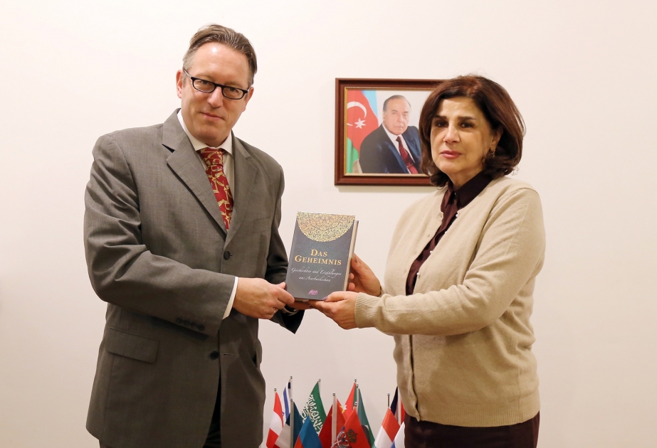 Avstriya rəsmisi Tərcümə Mərkəzində olub