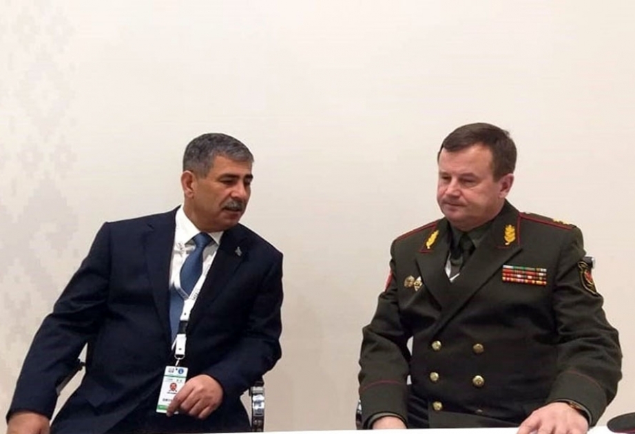 Reunión de los ministros de Defensa de Azerbaiyán y Bielorrusia