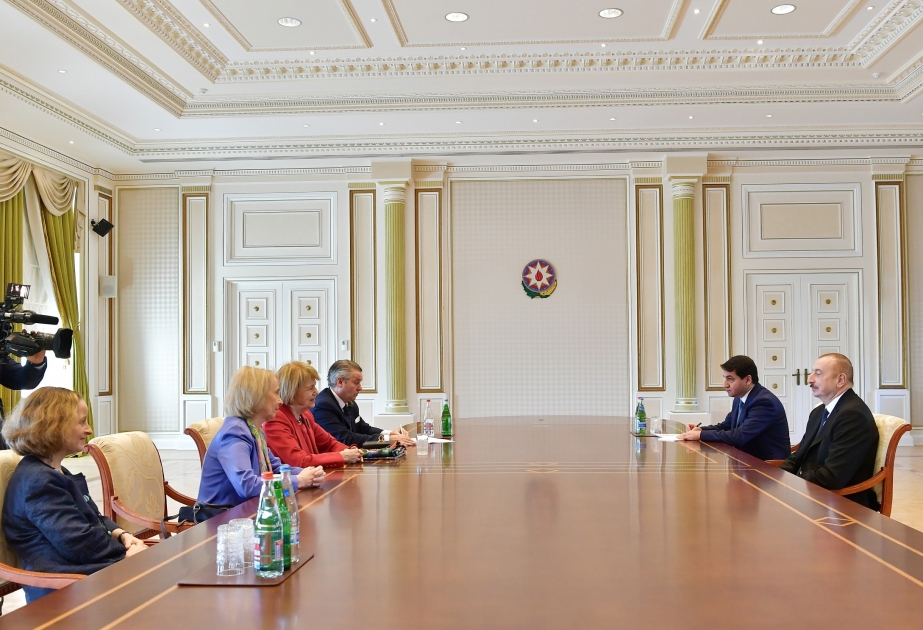 Le président Ilham Aliyev reçoit une délégation menée par la baronne Emma Nicholson VIDEO