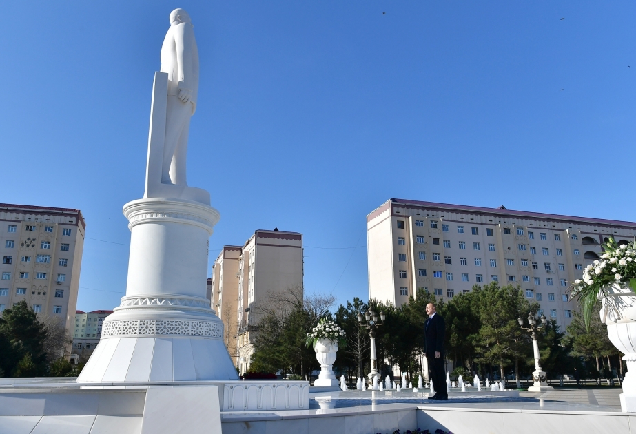 Le président Ilham Aliyev se recueille devant le monument d’Heydar Aliyev à Soumgaït VIDEO