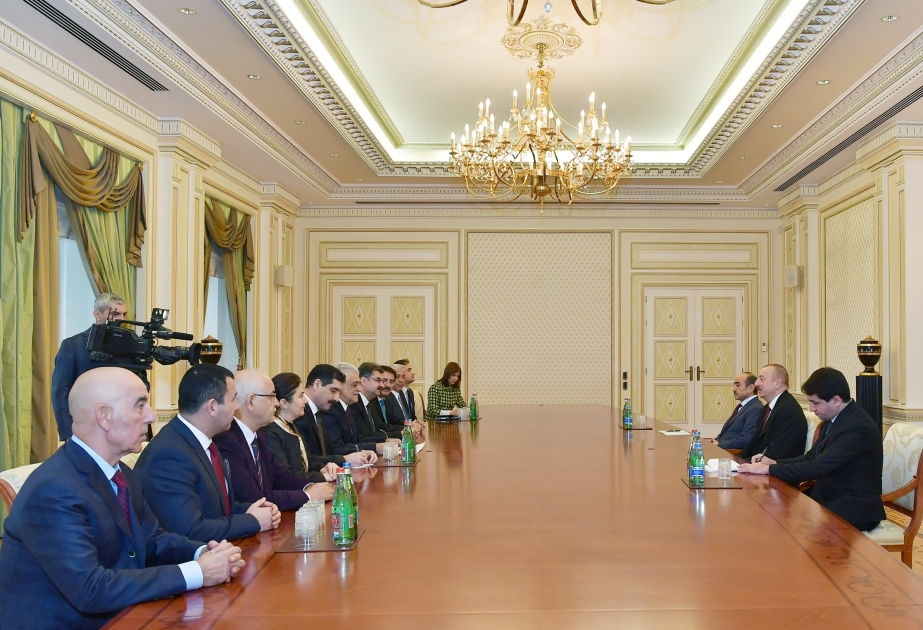 Ilham Aliyev acoge a una delegación encabezada por el jefe del Grupo Interparlamentario de Amistad Turquía-Azerbaiyán
