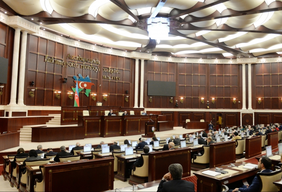 Milli Məclisin plenar iclasında 27 məsələyə baxılıb