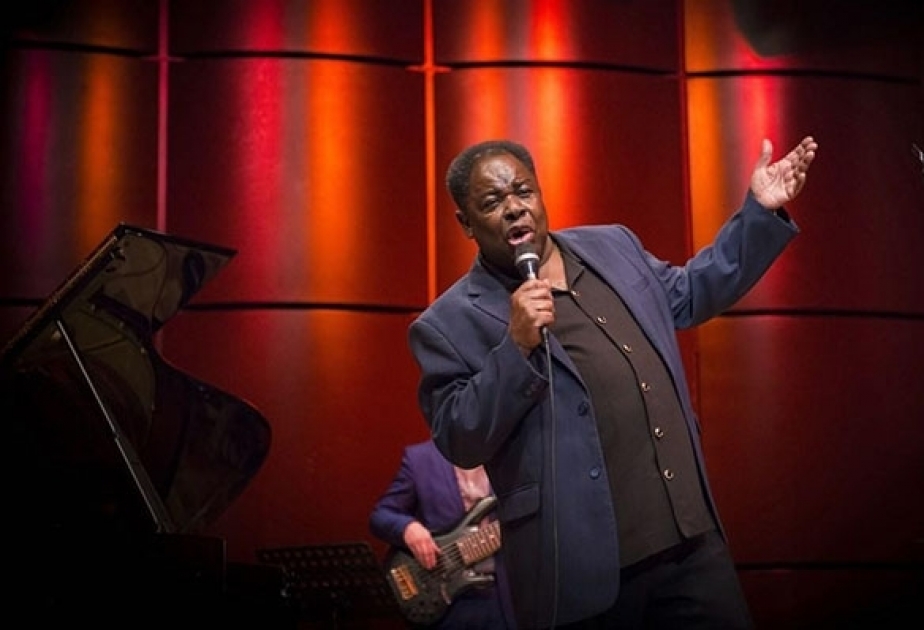 Roy Young de origen de Jamaica y el grupo “King of Blues” en Bakú