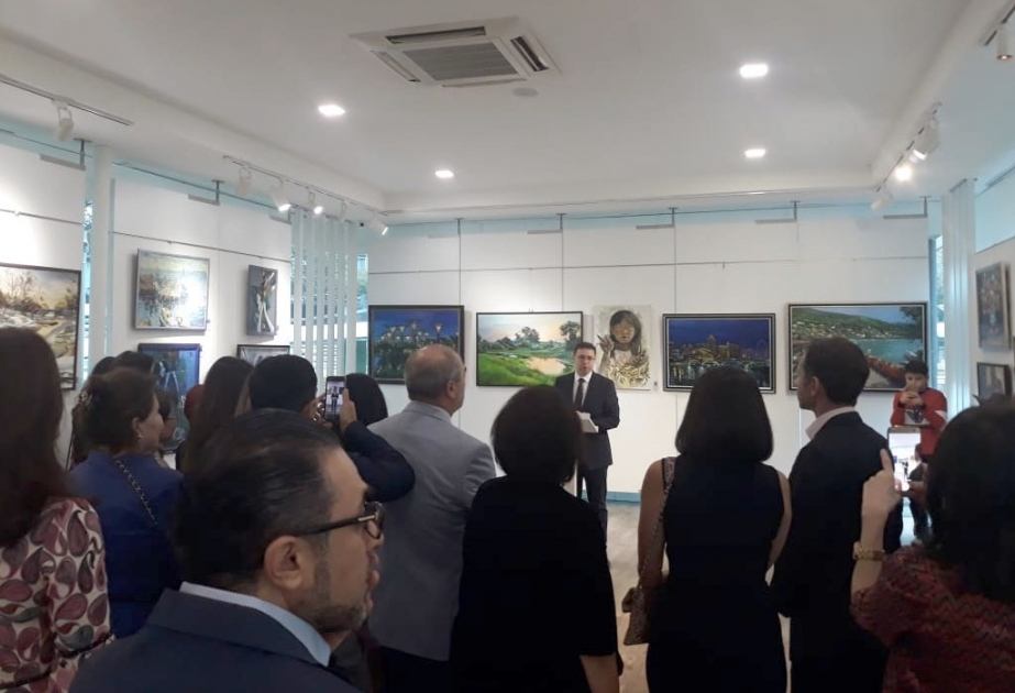 Sinqapurda gənc azərbaycanlı rəssamların sərgisi açılıb