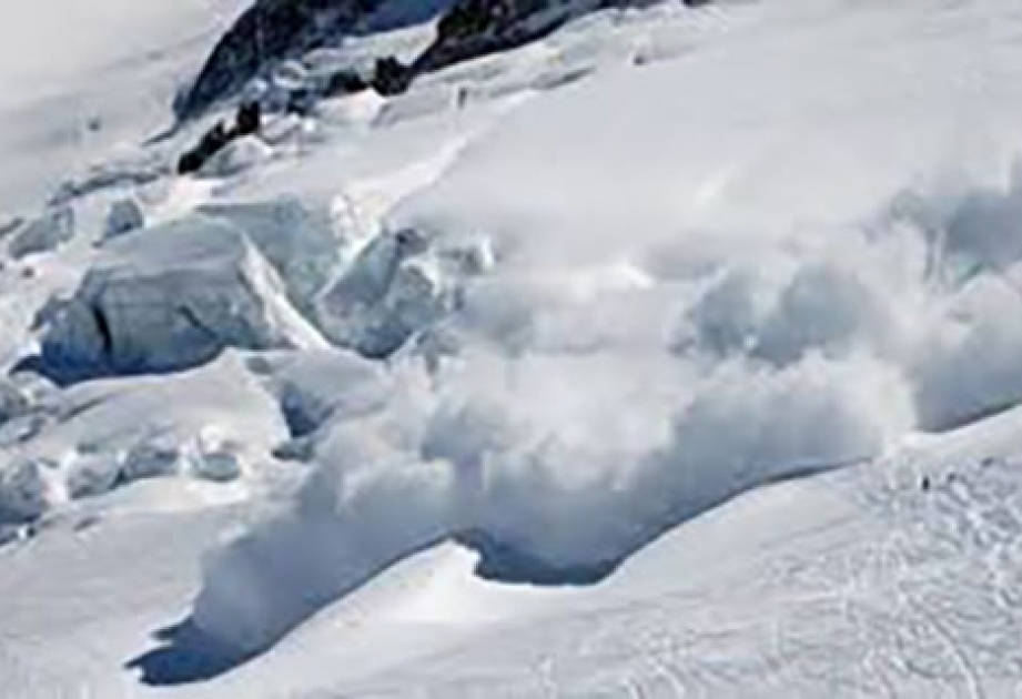 В Швейцарии после схода лавины удалось спасти четырех человек