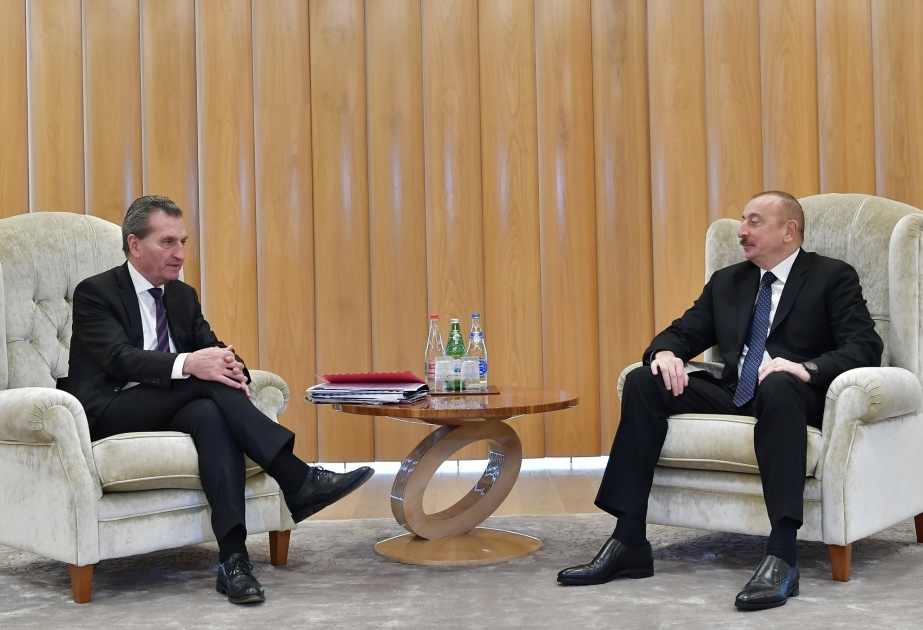 Ilham Aliyev sostuvo un encuentro con el Comisario Europeo alemán