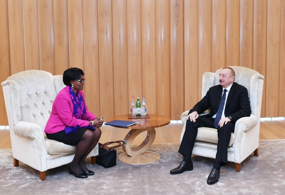 Ilham Aliyev se encuentra con la Directora Regional del Banco Mundial para el Cáucaso Meridional