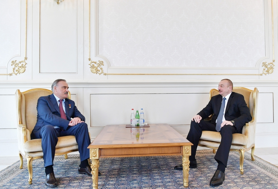 Präsident Ilham Aliyev empfängt den Helden der Sowjetunion, Generalleutnant Ruslan Auschew VIDEO
