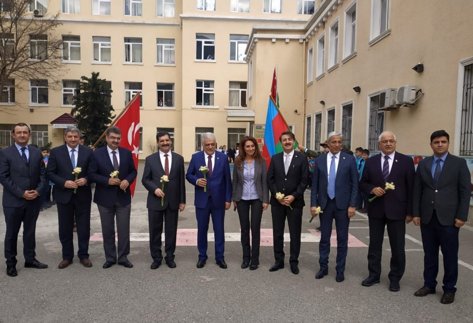 Türkiyə-Azərbaycan parlamentlərarası dostluq qrupunun rəhbəri Bakı Atatürk Liseyində olub