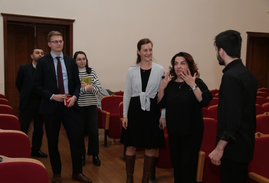 Se abordaron la colaboración cultural entre Azerbaiyán y Suiza