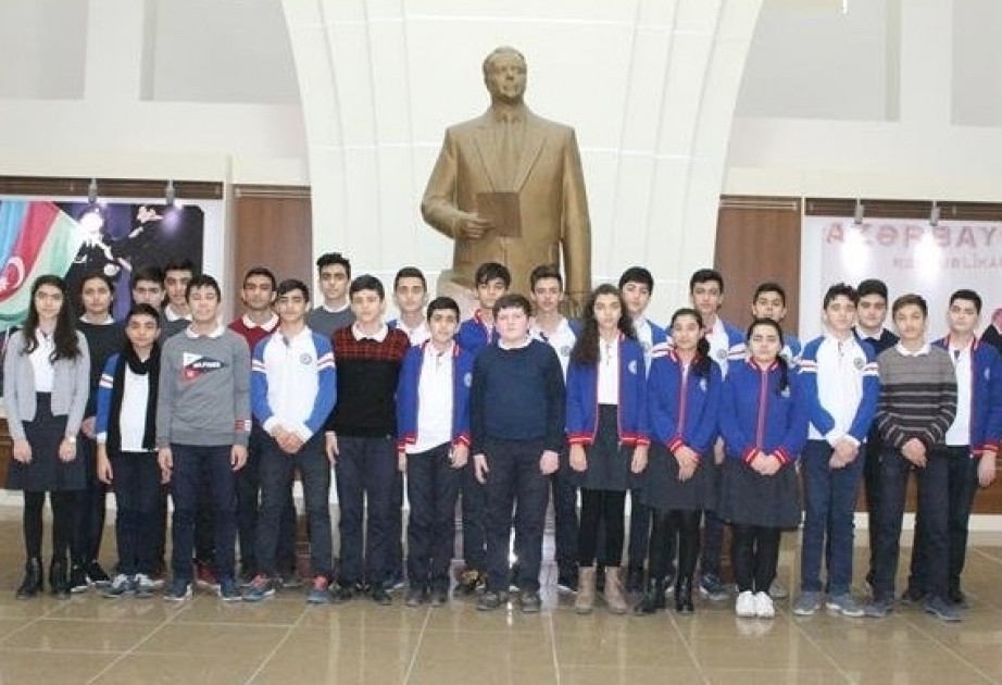 Şagirdlər Yasamal rayon Heydər Əliyev Mərkəzi ilə tanış olublar