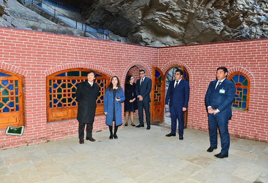 Yaponiya səfiri Naxçıvanın tarixi abidələri, sənaye, mədəniyyət və səhiyyə müəssisələri ilə tanış olub