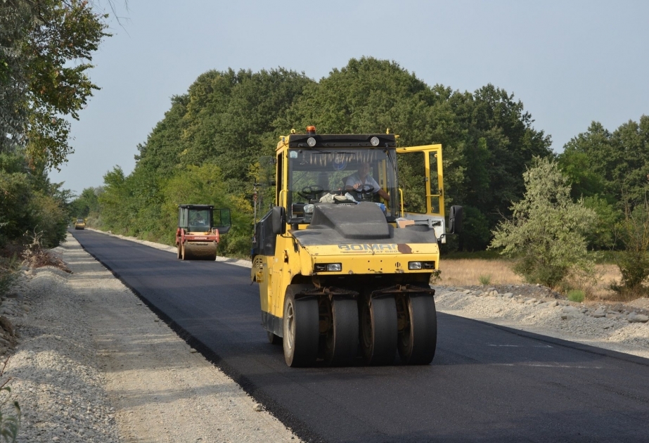 الرئيس إلهام علييف يخصص أموالا لأعمال بناء الطرق البرية في محافظة خيزي