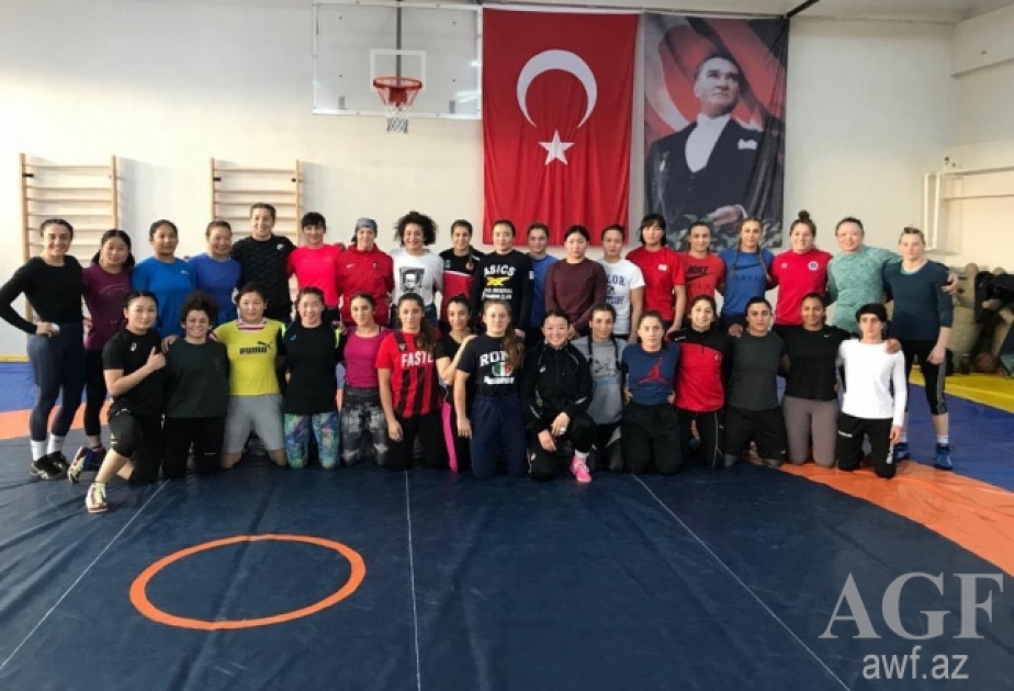 Qadın güləşçilərdən ibarət yığmamız Türkiyə, Monqolustan və Hindistan milliləri ilə birgə toplanış keçir