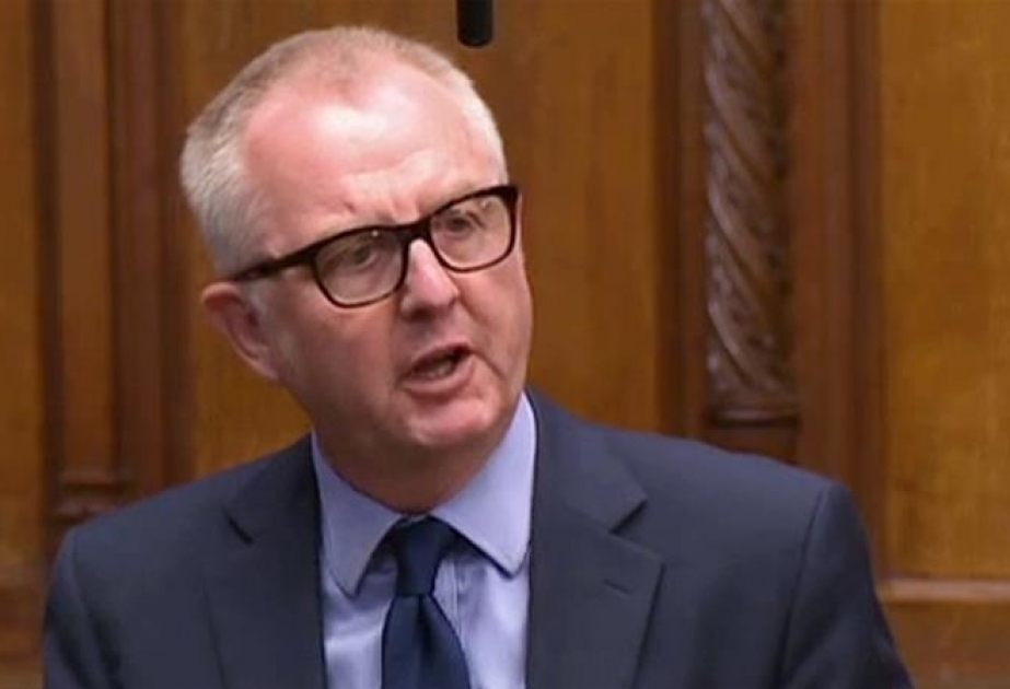 Böyük Britaniya parlamentində Leyborist fraksiyasının daha bir üzvü partiya sıralarını tərk edib