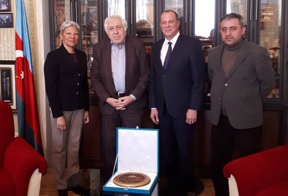 Embajador cubano visita la sede de la Unión de Escritores de Azerbaiyán