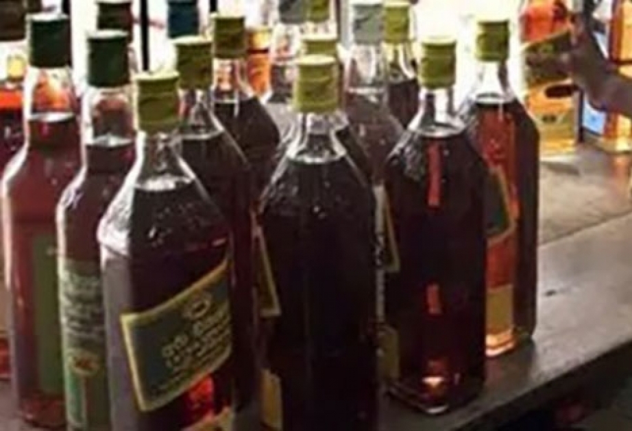 Число жертв отравления контрафактным алкоголем в Индии возросло до 80 человек