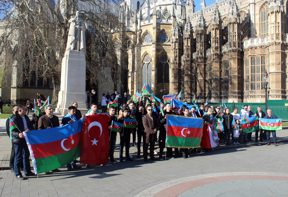 Xocalı soyqırımının 27-ci ildönümü ilə əlaqədar Londonda yürüş keçirilib VİDEO