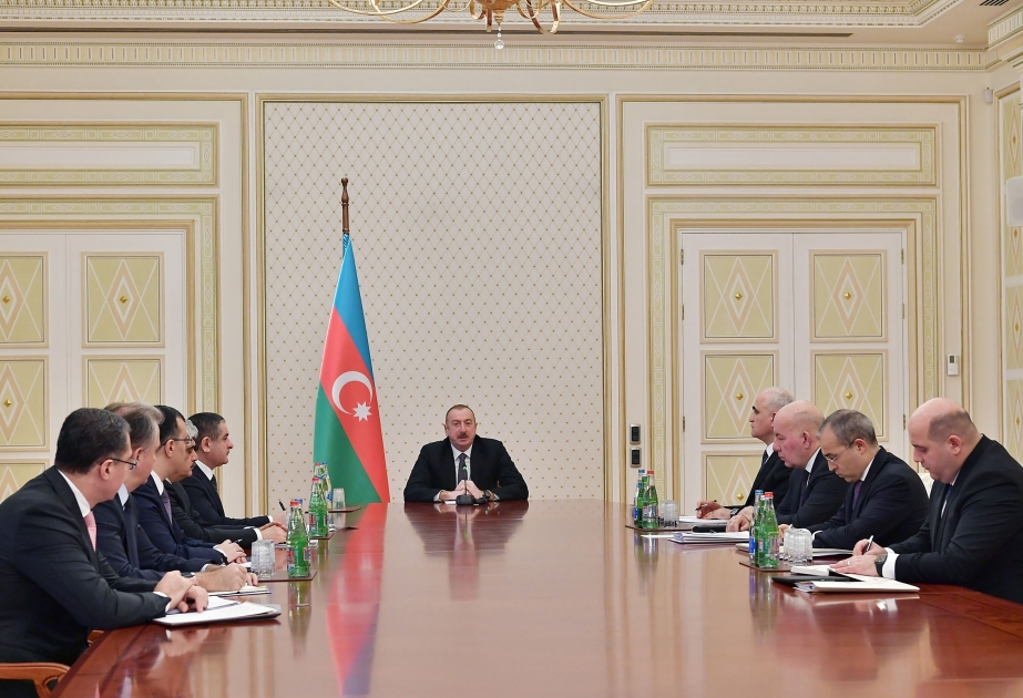 Une réunion consacrée aux affaires économiques et sociales s’est tenue auprès du président Ilham Aliyev VIDEO